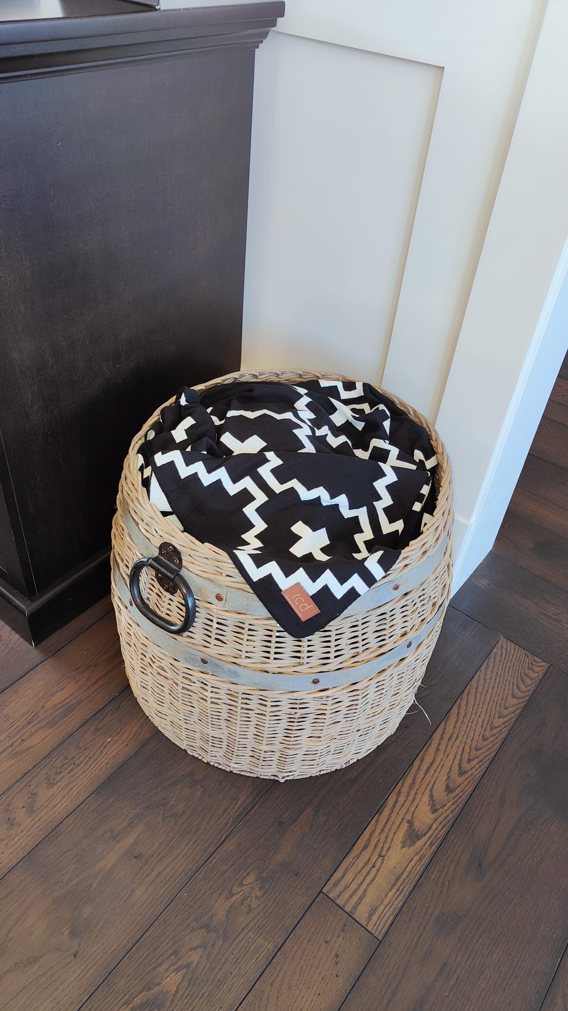 Black and White Faith Organic Cotton Throw Blanket with Free Matching Pillow – Stylishly folded in a woven basket, this premium 100% organic cotton throw features a bold geometric design. Perfect for modern, boho, or farmhouse home décor. Free matching pillow included for a limited time!