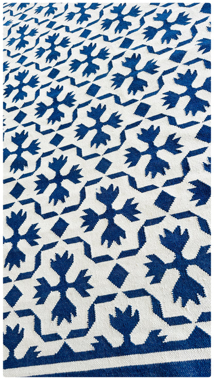 close up of jaipur intricate flatweave rug in blue & white