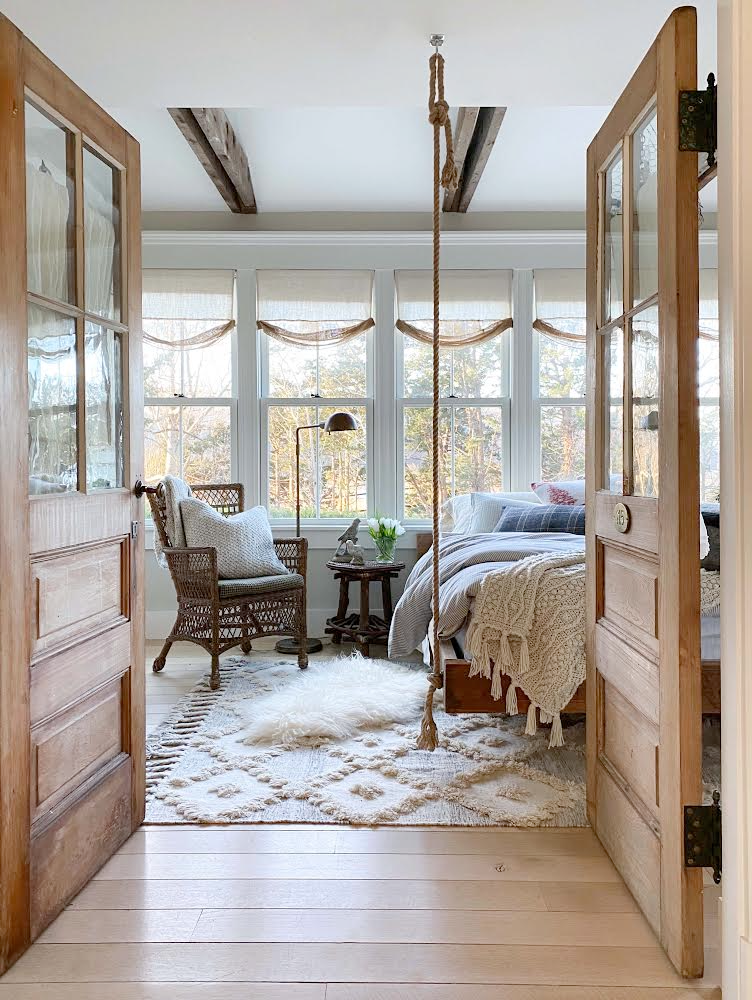 Natalie wool rug in cottage style bedroom 